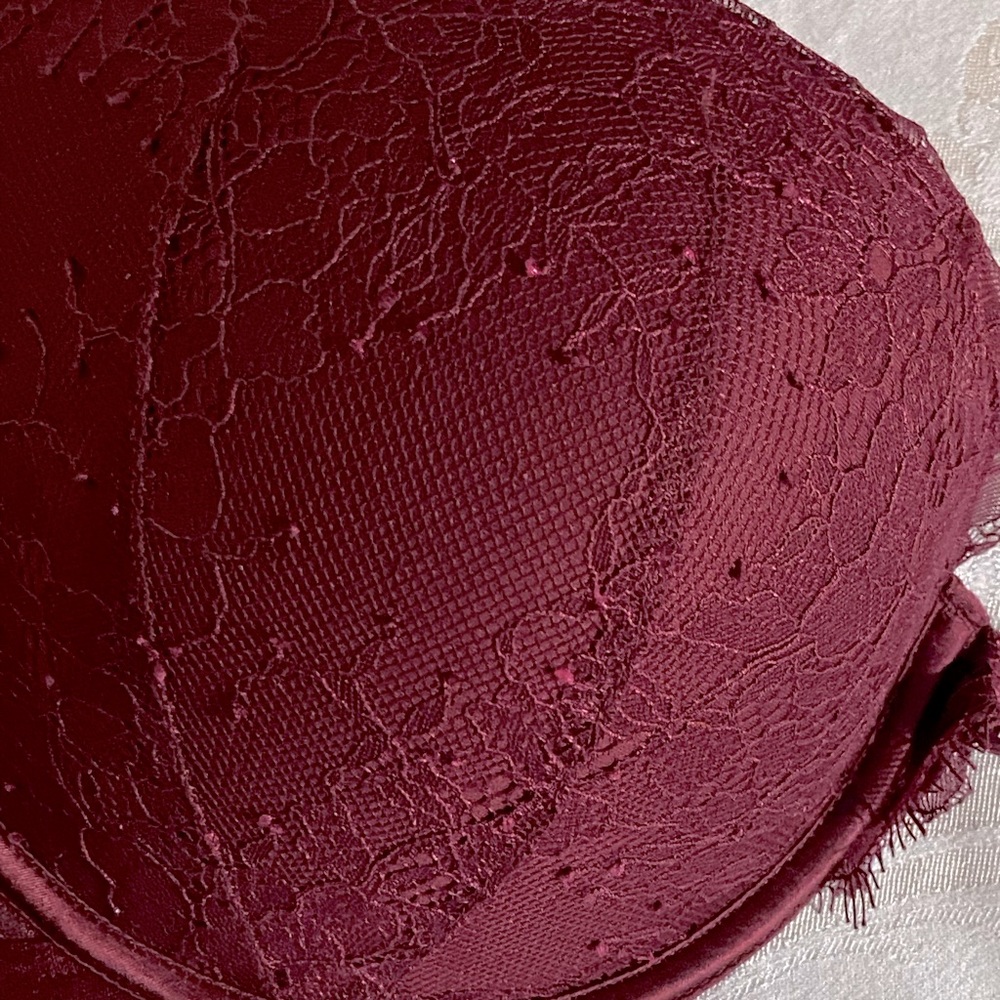 Victoria’s Secret 38D front clap padded bra